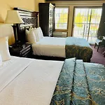 Hamilton Inn Select Beachfront Mackinaw City