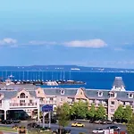 Hamilton Inn Select Beachfront Mackinaw City