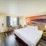 Days Inn By Wyndham Mackinaw City - Lakeview