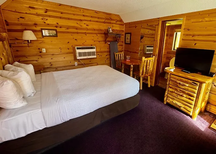Cabins Of Mackinac & Lodge