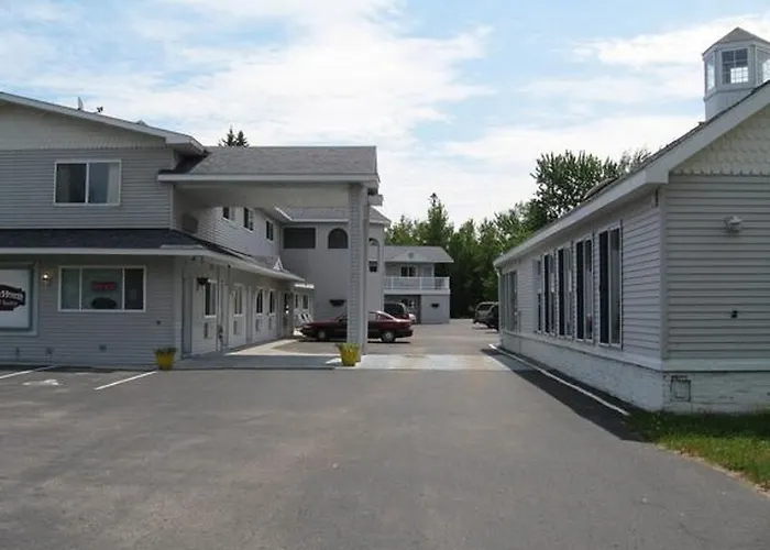 Mackinaw Budget Inn