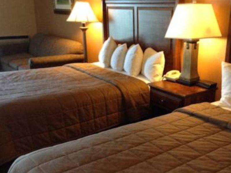 Hotel Hamilton Select Beachfront Mackinaw 3*