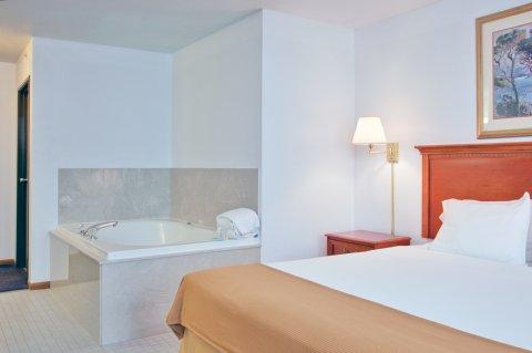 Express Mackinaw By Ihg Hotel Mackinaw City