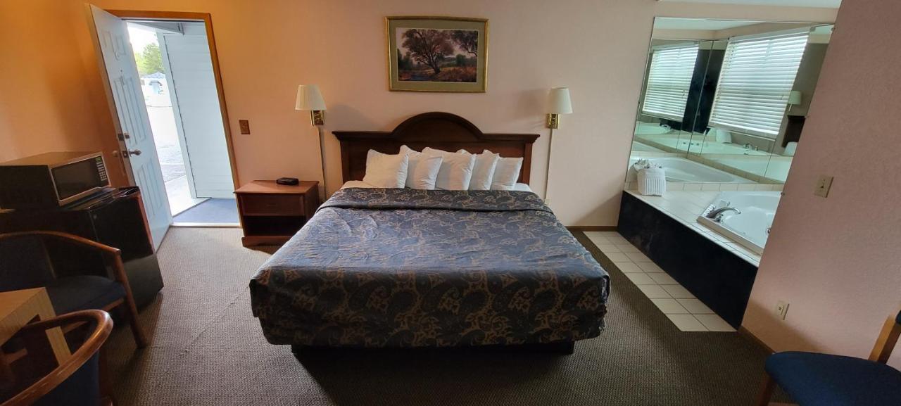 Mackinaw Budget Motel 2*