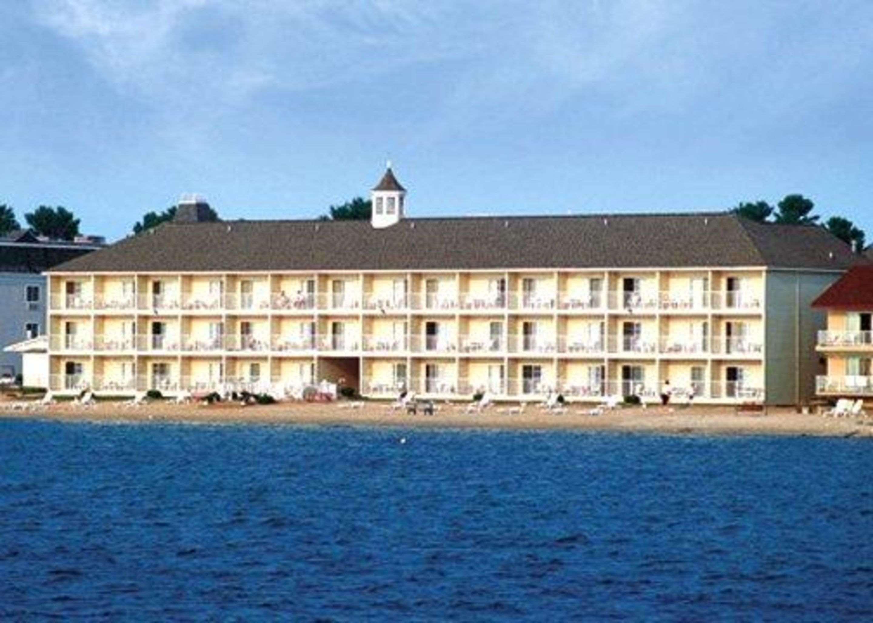 Comfort Lakeside Mackinaw City
