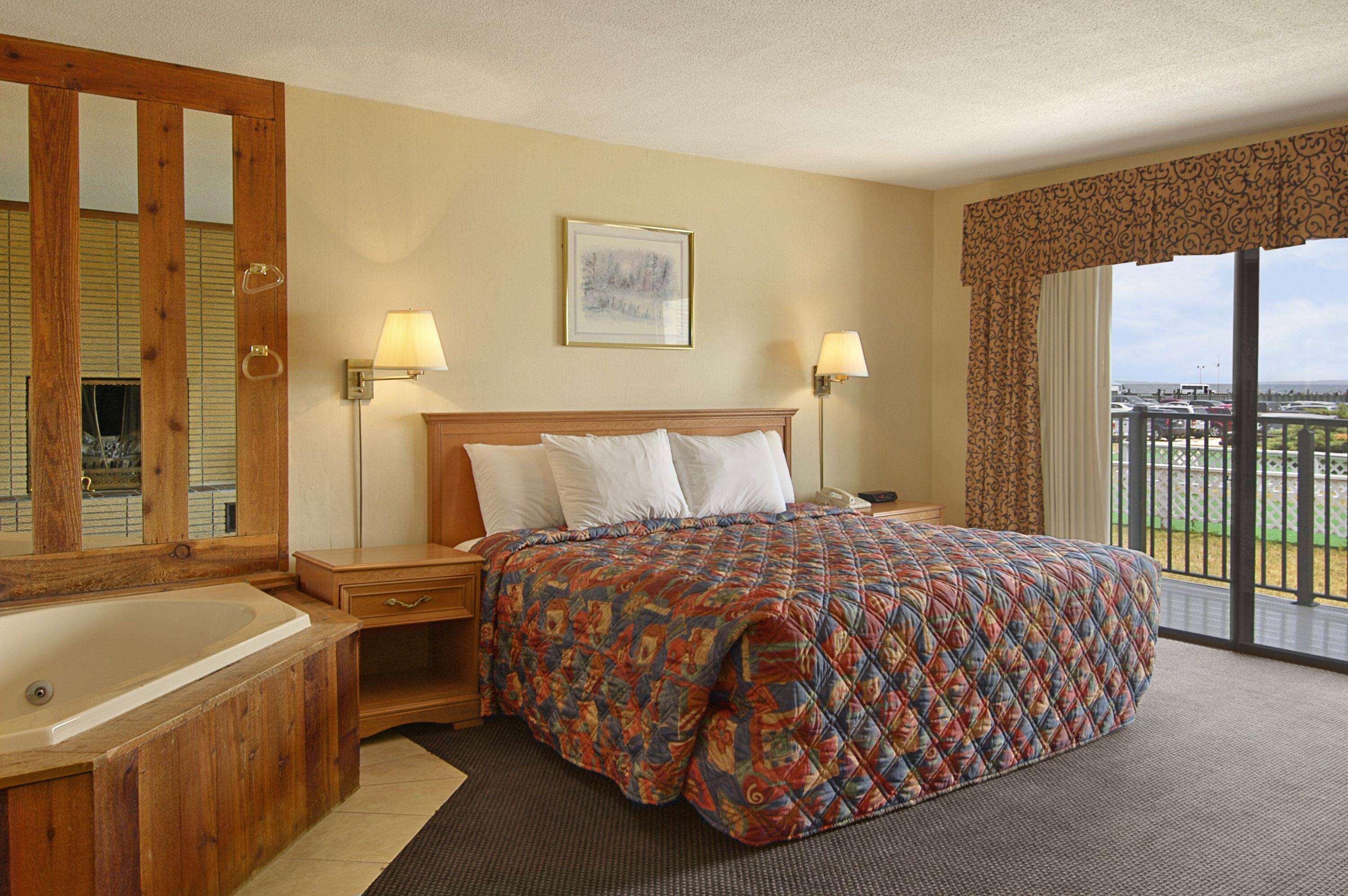 Motel Days By Wyndham Mackinaw - Lakeview