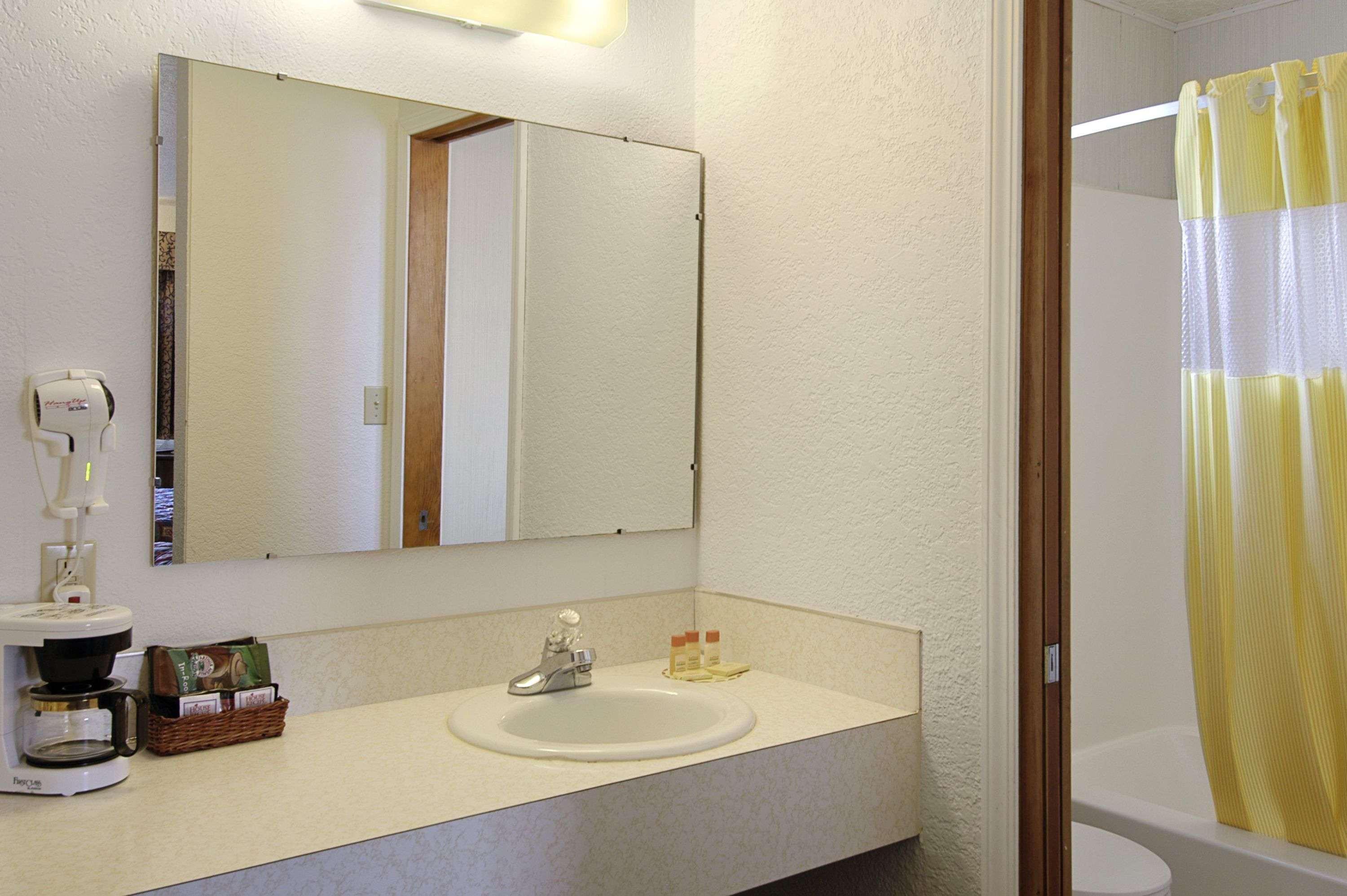 Days By Wyndham Mackinaw - Lakeview Motel 2*