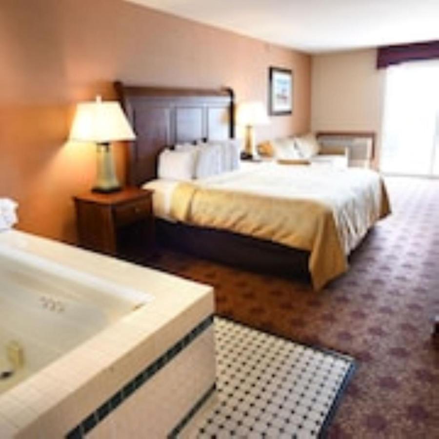 Hamilton Select Beachfront Mackinaw Mackinaw City