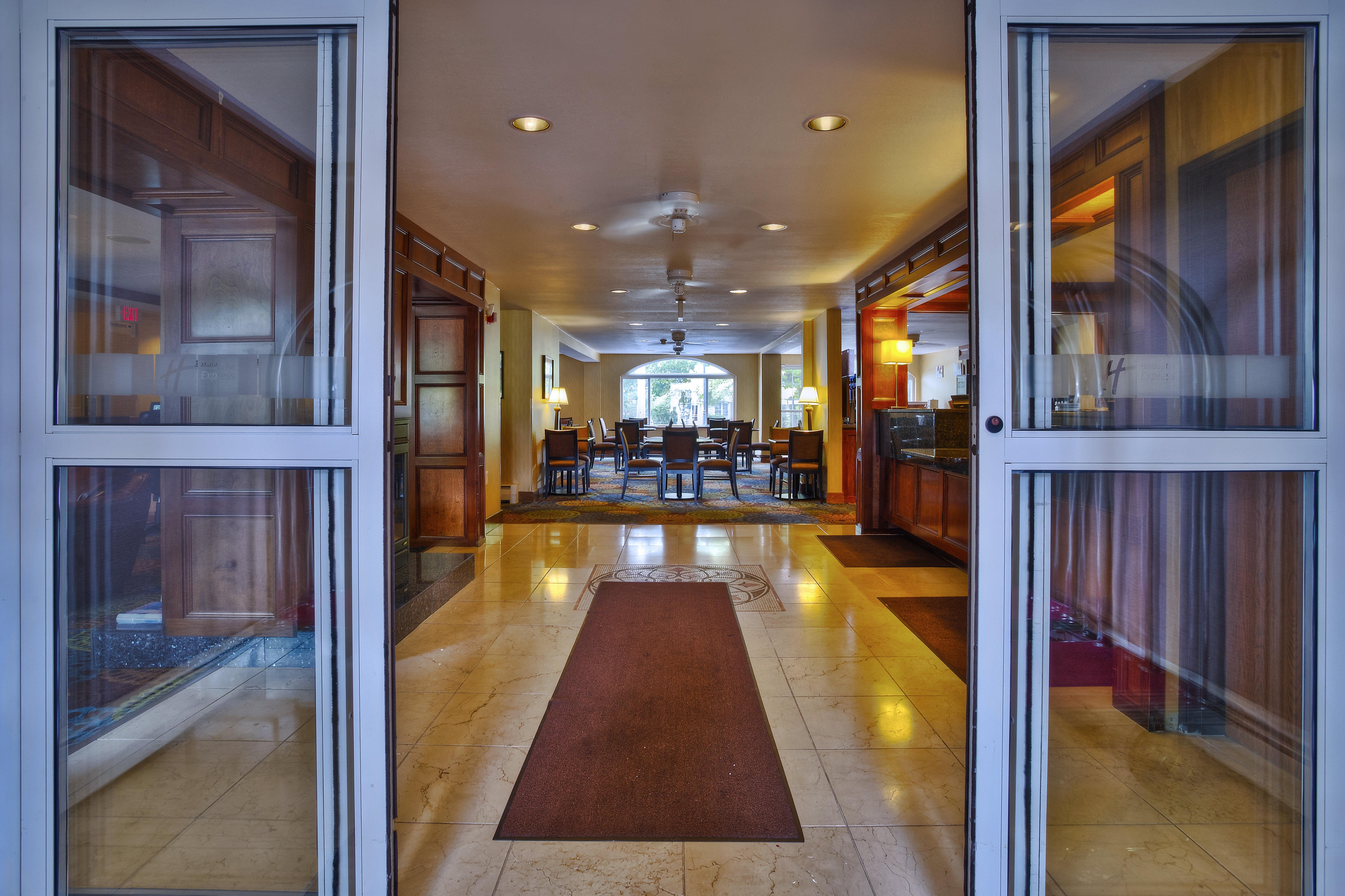 Hotel Express Mackinaw By Ihg Mackinaw City