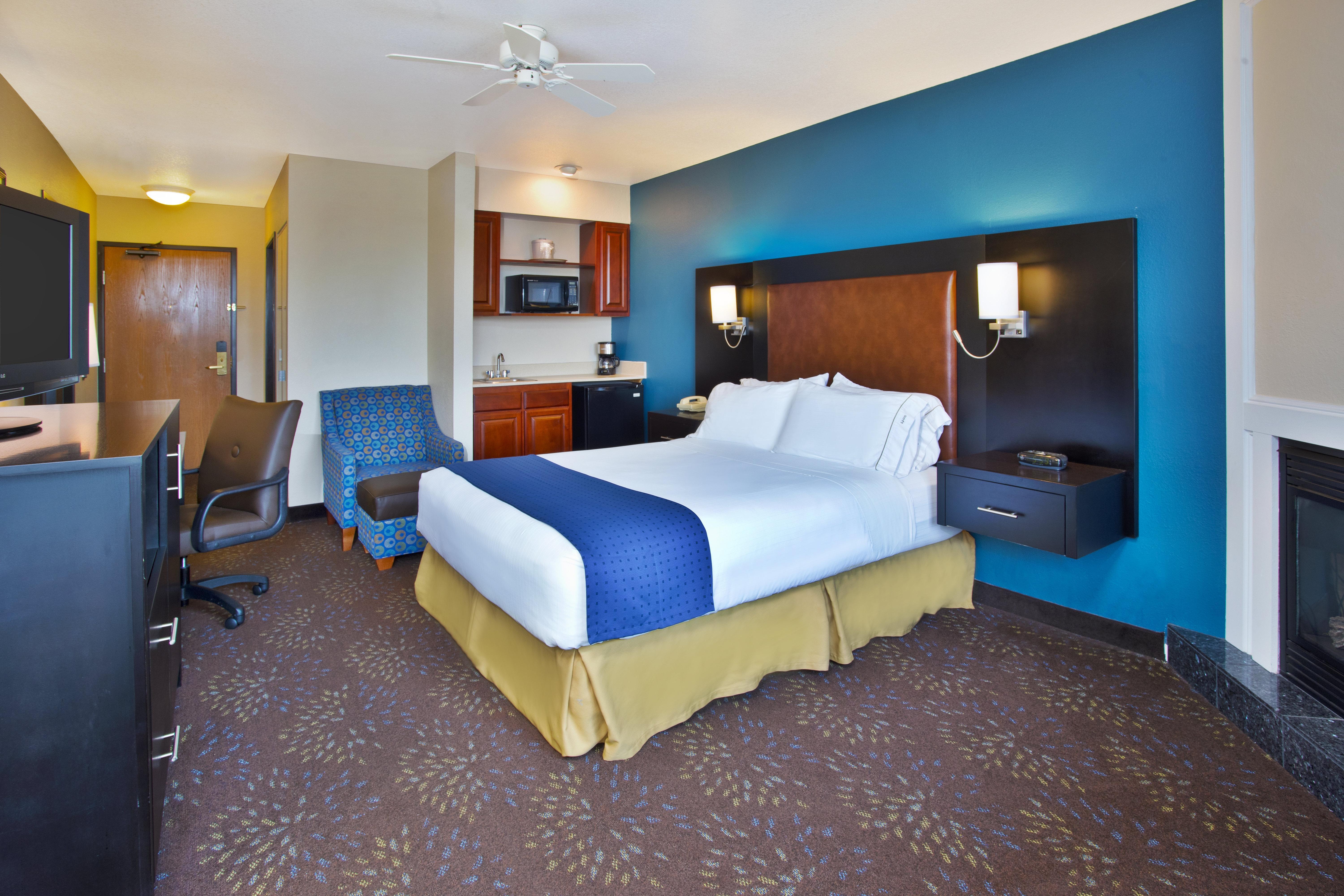Hotel Express Mackinaw By Ihg 2*