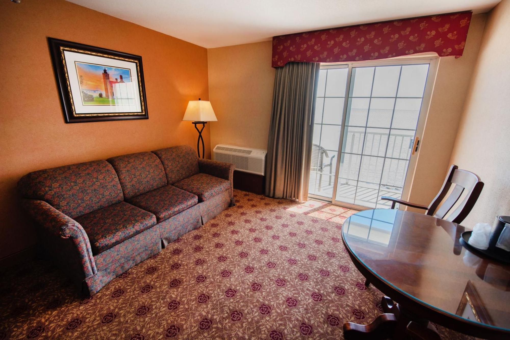 Hamilton Select Beachfront Mackinaw Hotel Mackinaw City