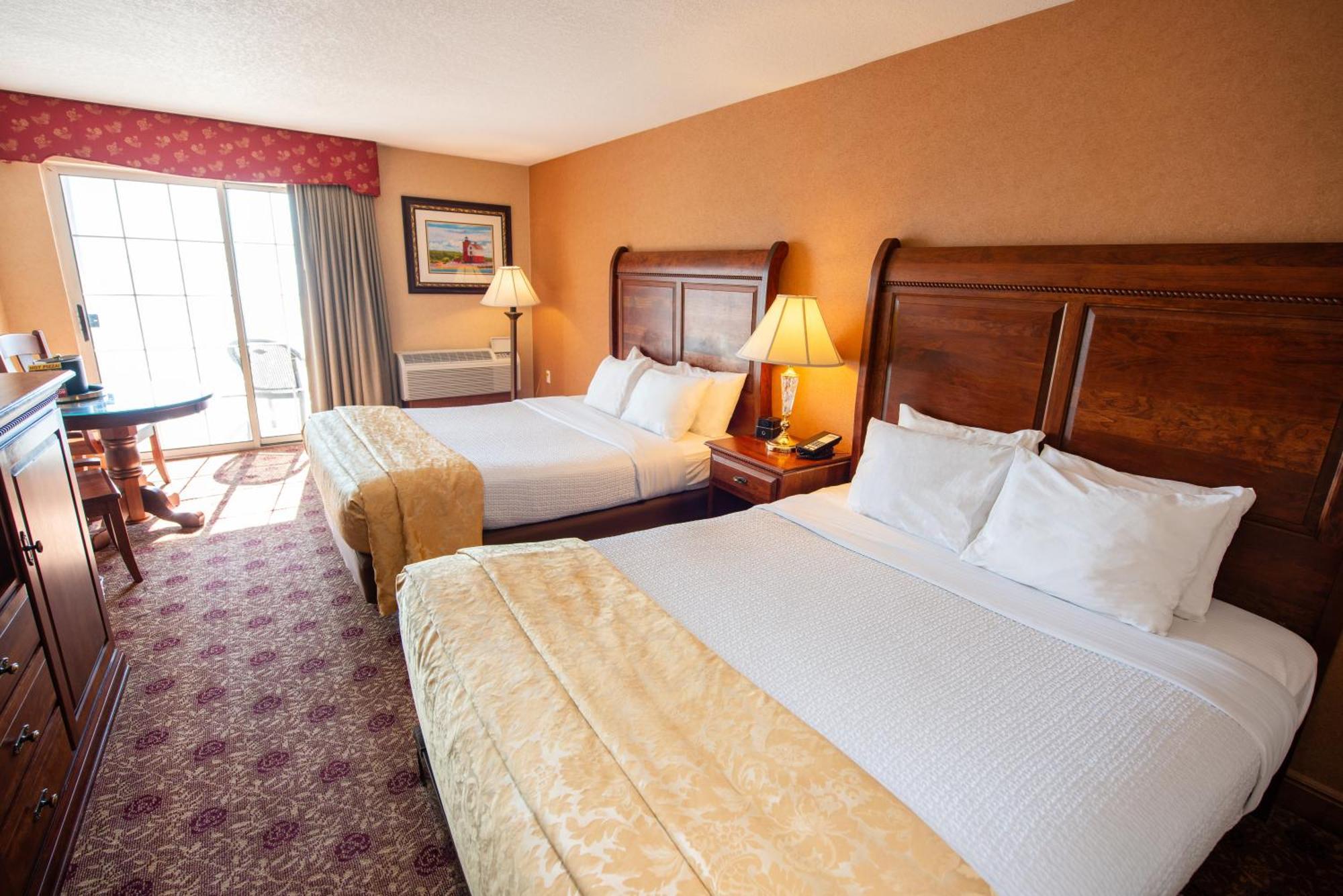 Hamilton Select Beachfront Mackinaw Hotel 3*