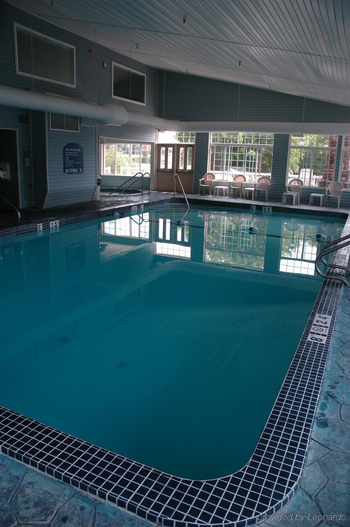 Hotel Express Mackinaw By Ihg
