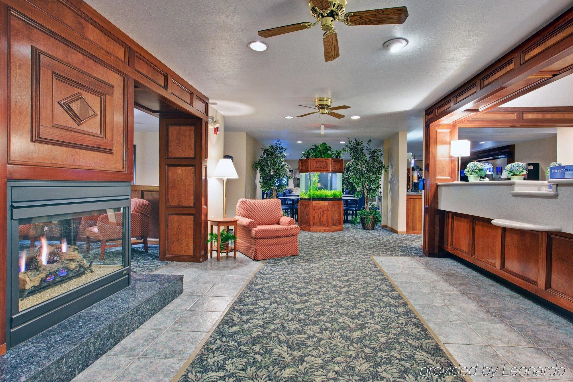 Express Mackinaw By Ihg 2*