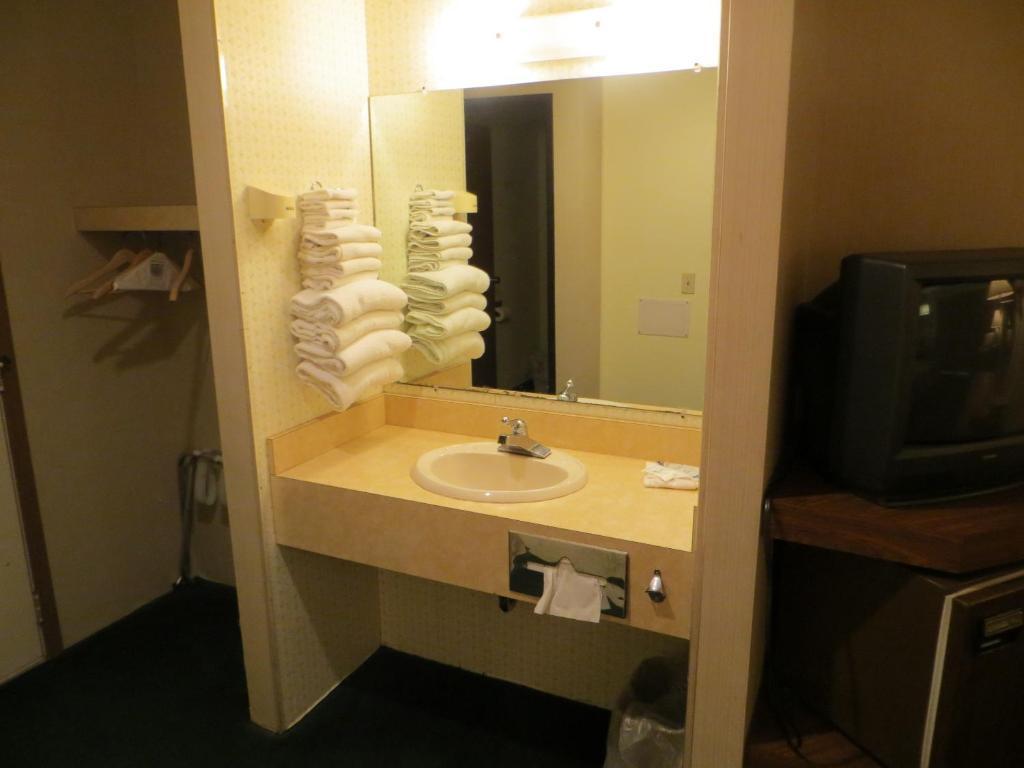 Starlite Budget Motel Mackinaw City