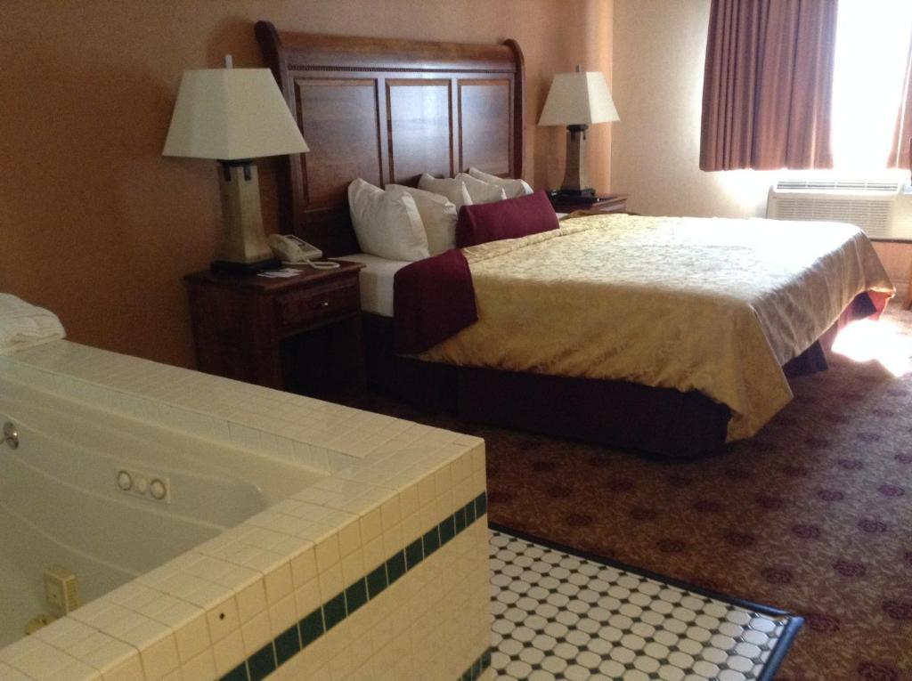 Hamilton Select Beachfront Mackinaw