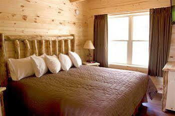 Hotel Of Mackinac & Mackinaw City
