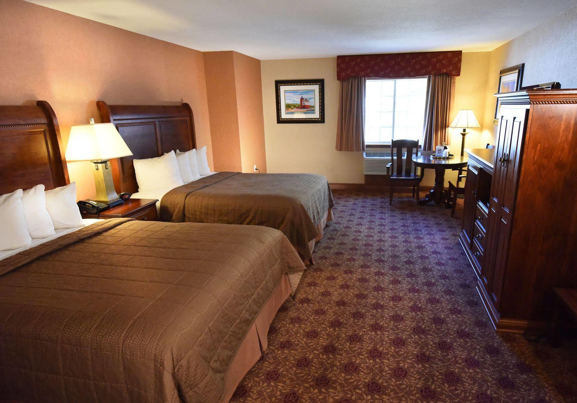 Hotel Hamilton Select Beachfront Mackinaw 3*