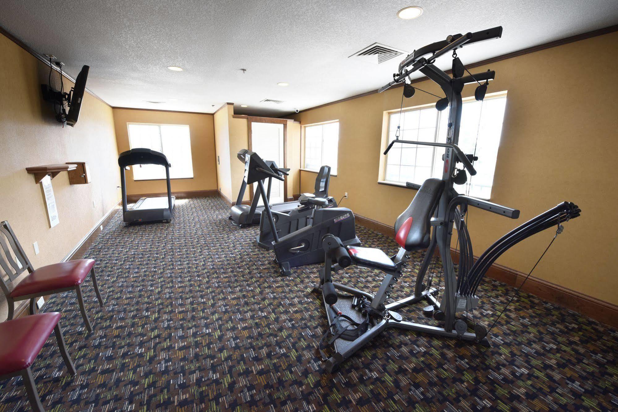 Hamilton Select Beachfront Mackinaw Hotel