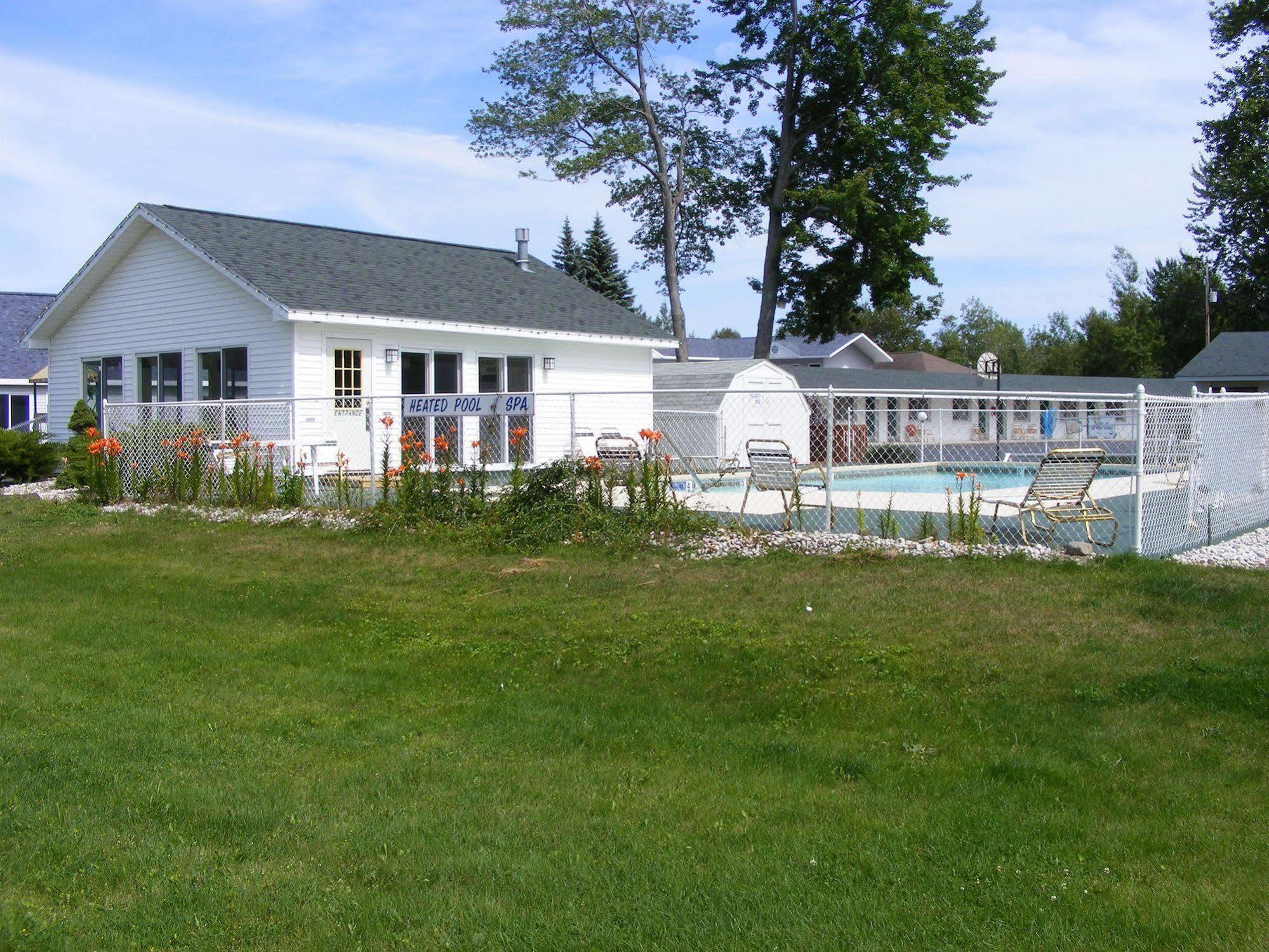 Starlite Budget 2* Mackinaw City