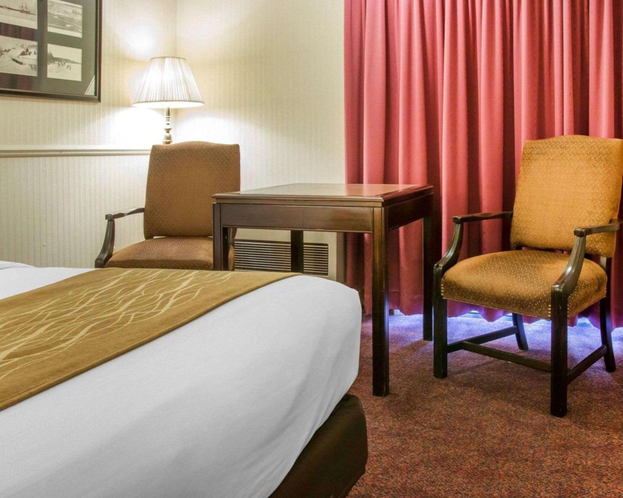 Comfort Lakeside Inn 2*
