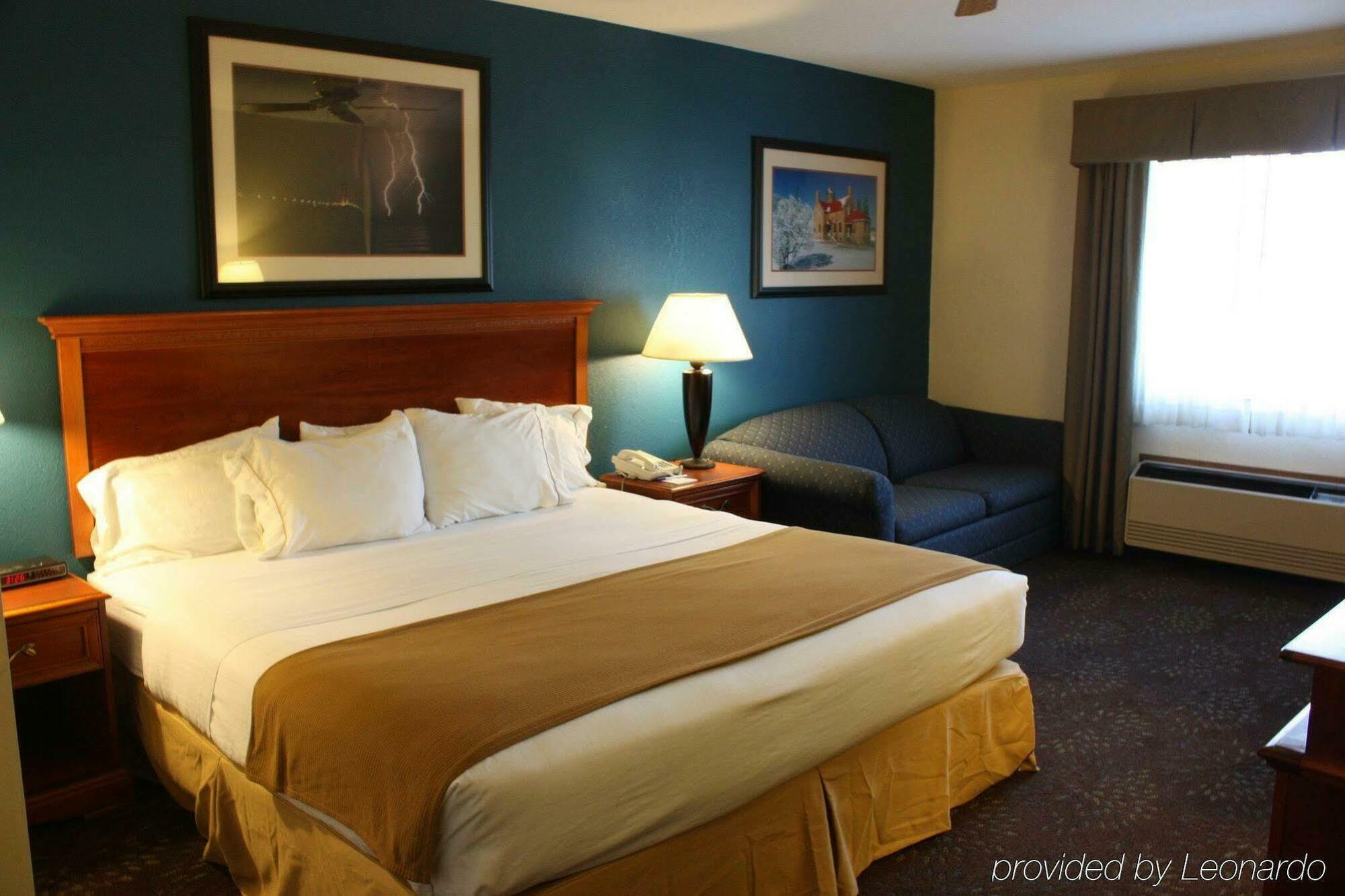 Express Mackinaw By Ihg Hotel