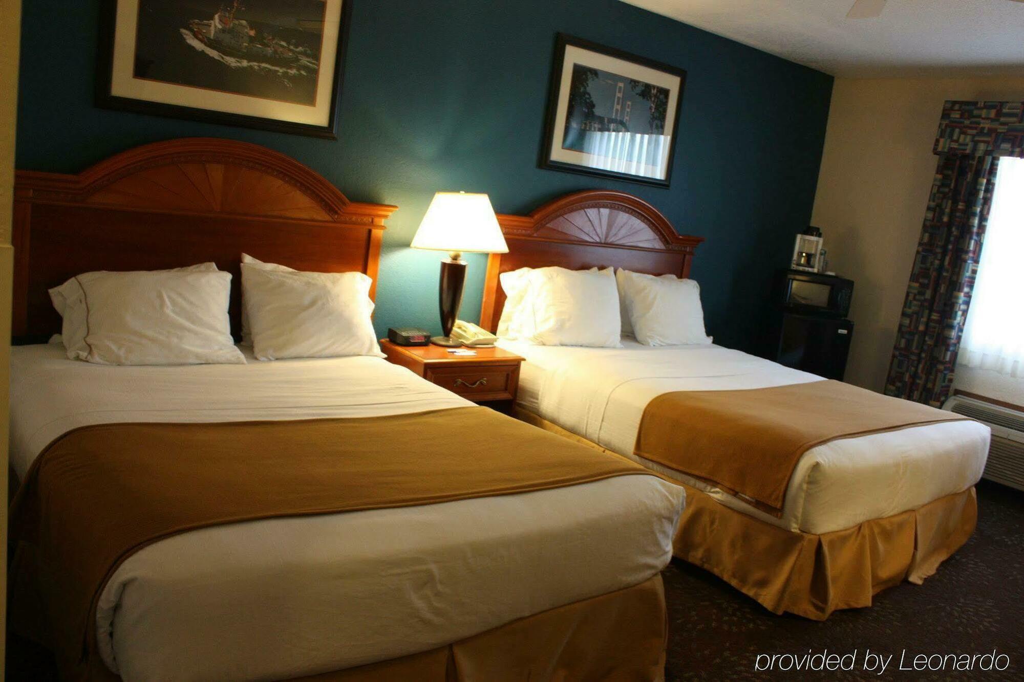 Hotel Express Mackinaw By Ihg 2*
