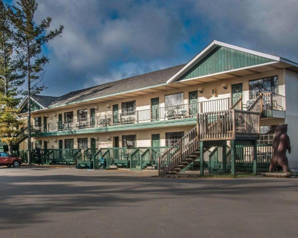 Hotel Mackinac *