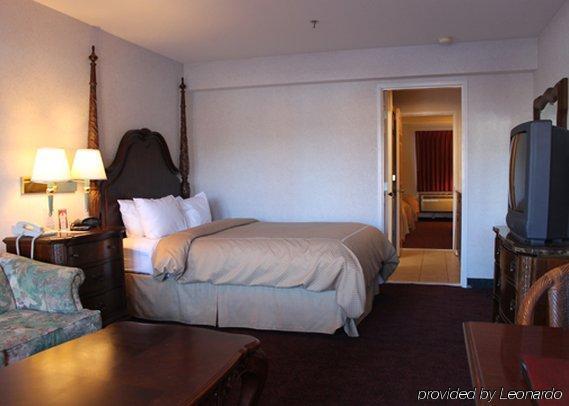 Crown Choice & Lakeview And Waterpark Hotel