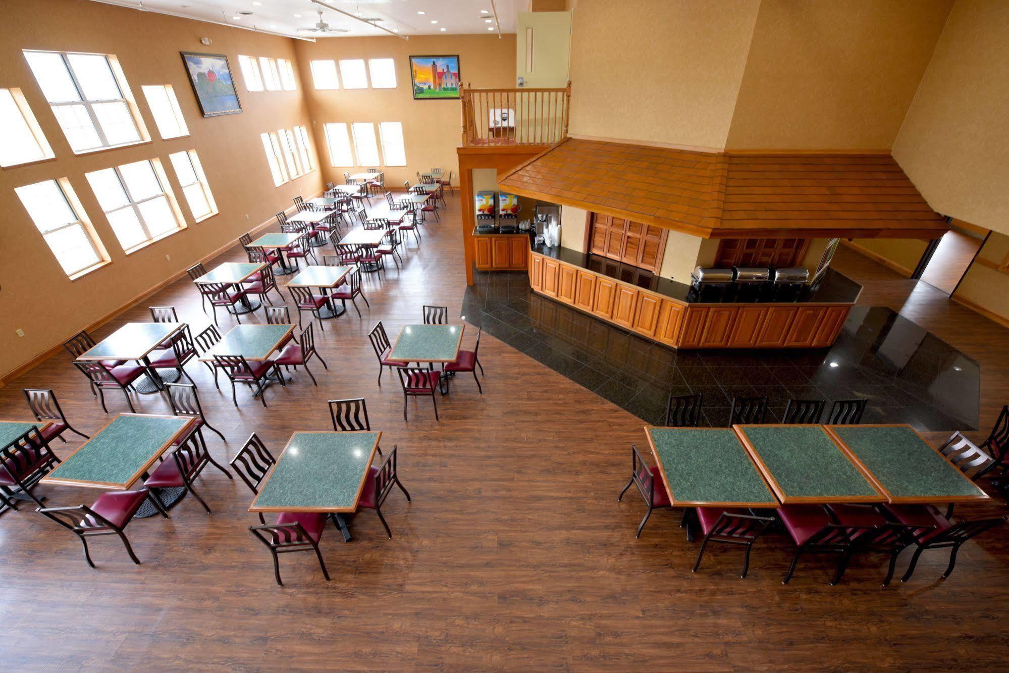 Crown Choice & Lakeview And Waterpark 3* Mackinaw City