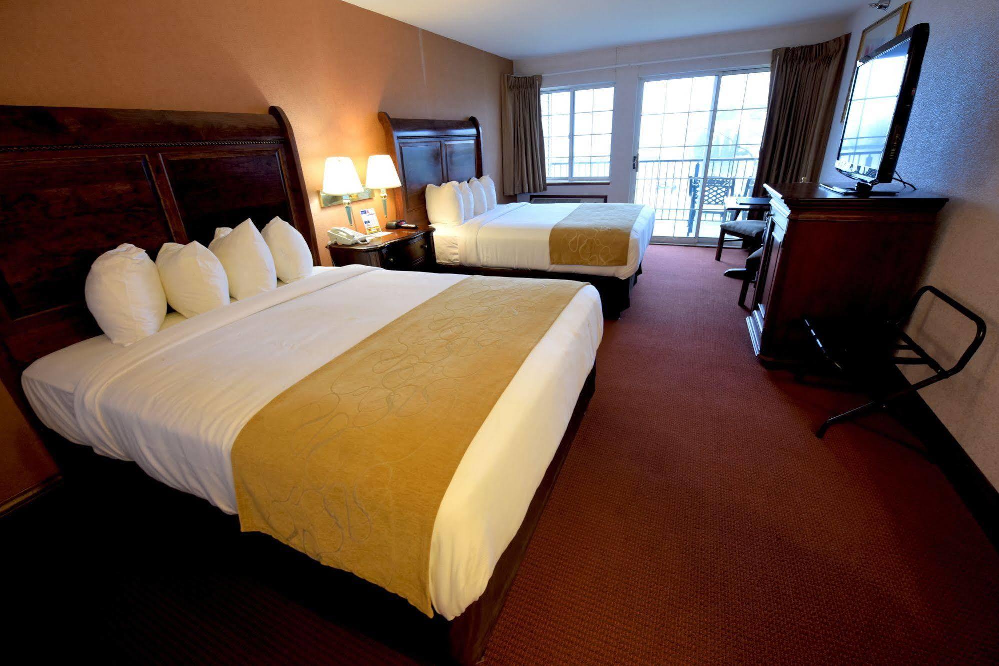 Crown Choice & Lakeview And Waterpark Hotel