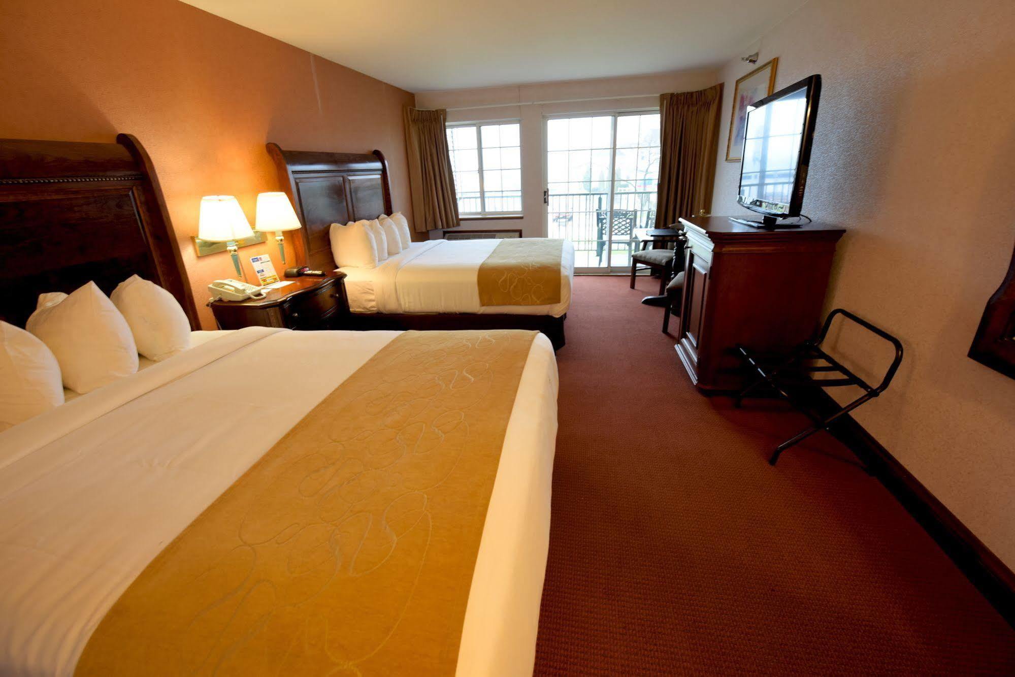 Crown Choice & Lakeview And Waterpark Hotel 3*